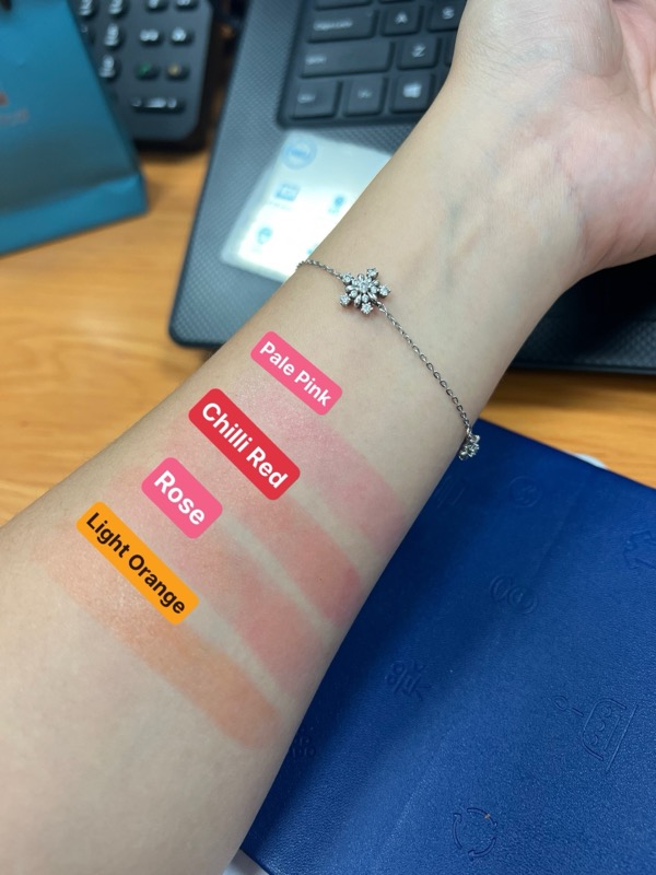 4 màu Herbaluxe Tinted Lip Balm swatch trên da